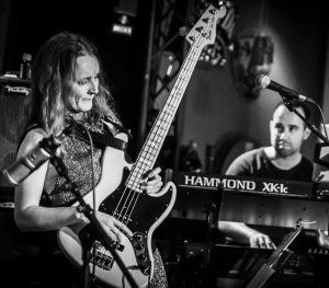 Simone Croes bass live @ Metropool 2017